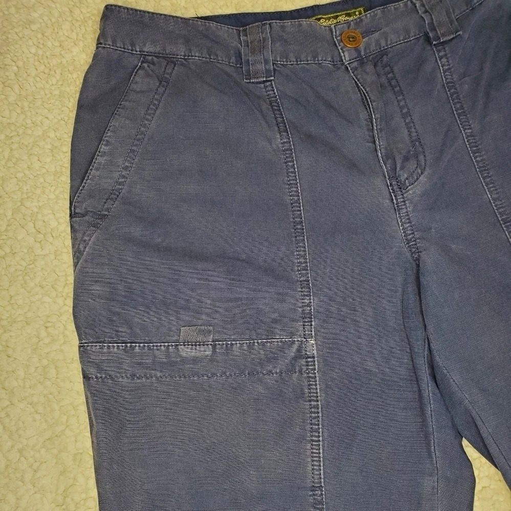 84. Eddie Bauer ~ 100% Cotton ~ Cargo Capris ~ Dark Blue ~ 10 Petite ~ Pockets - Picture 4 of 9